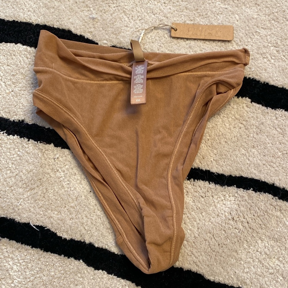 NWT! Skims Mesh Panty